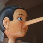 מה הקשר בין האף לשקר